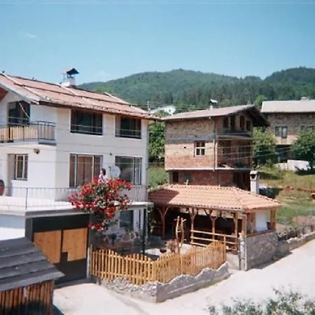Lovna Sreshta *